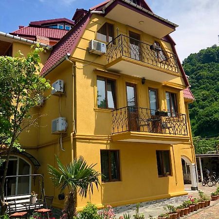 Deluxe Guest House Kvariati Exteriör bild