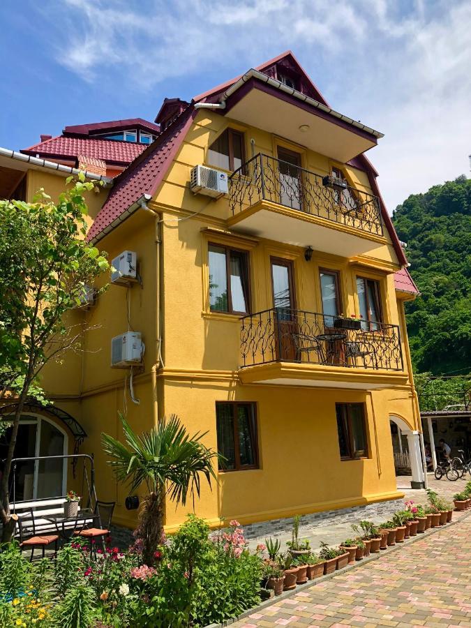 Deluxe Guest House Kvariati Exteriör bild