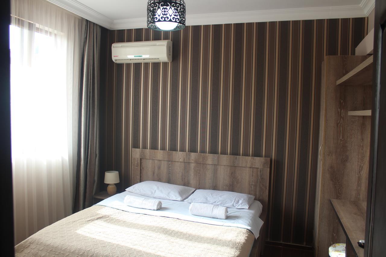 Deluxe Guest House Kvariati Exteriör bild